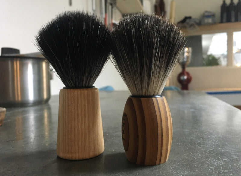 nieuw! een scheerkwast voor Werfzeep. Wordt het links of rechts?
